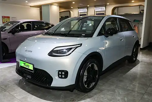 O BYD Dolphin chega ao inimigo forte! É um carro espaçoso e potente, e crucialmente barato, com um preço inicial de cerca de US$ 10 mil!