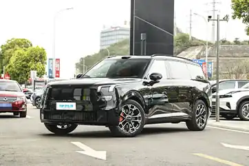 2025 Lynk & Co 900