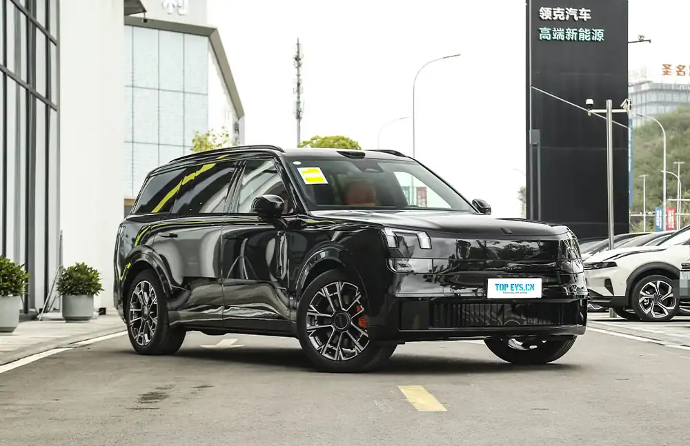 2025 Lynk & Co 900