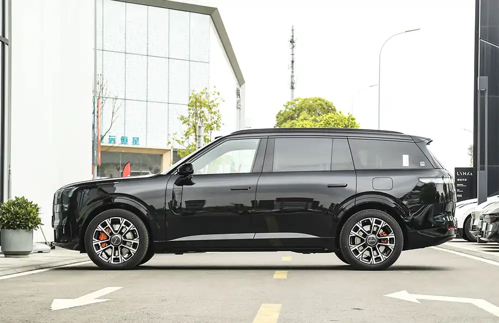 2025 Lynk & Co 900
