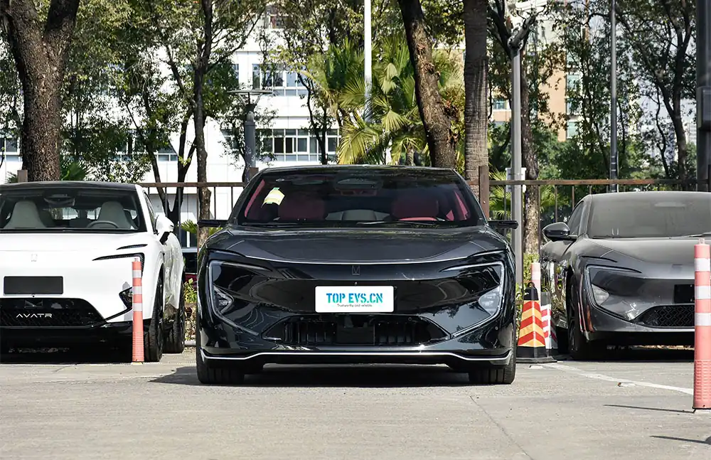 2025 Avatr 12 EV