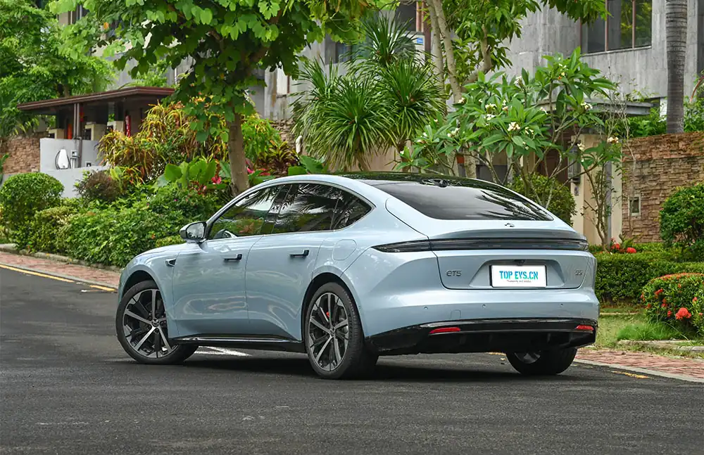 2025 NIO ET5