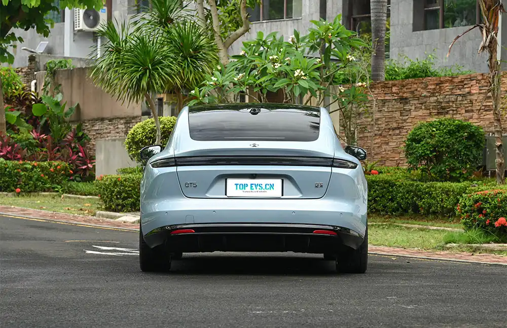 2025 NIO ET5