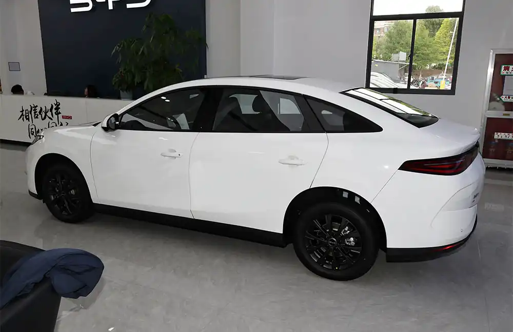 2025 BYD E7 EV