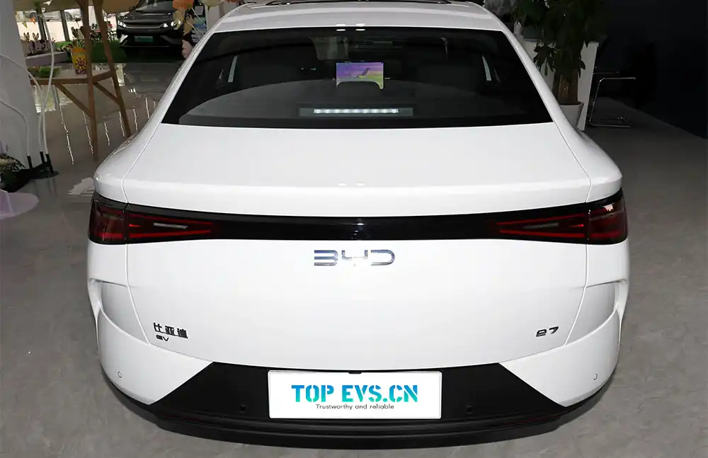 2025 BYD E7 EV