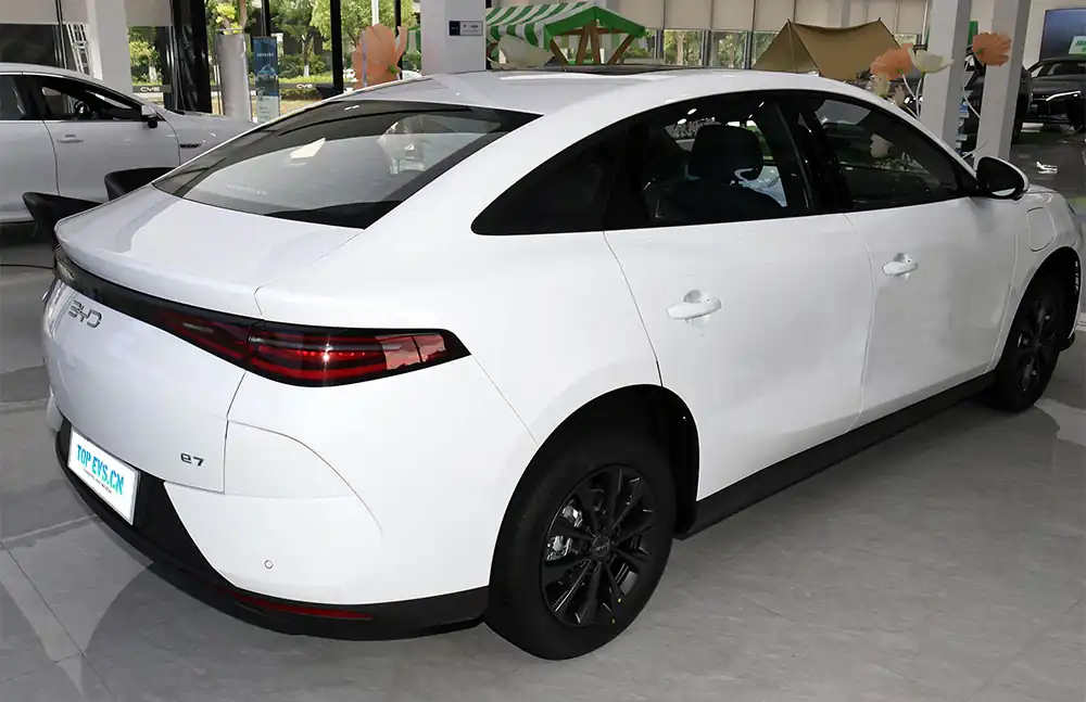2025 BYD E7 EV