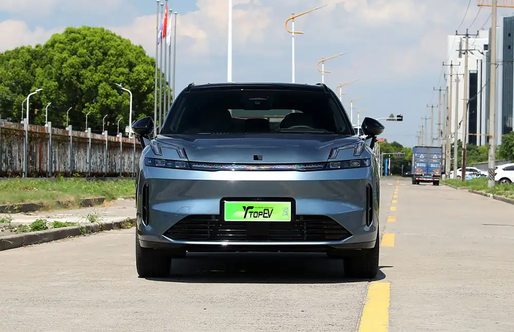 2025 Lynk & Co 08 EM-P