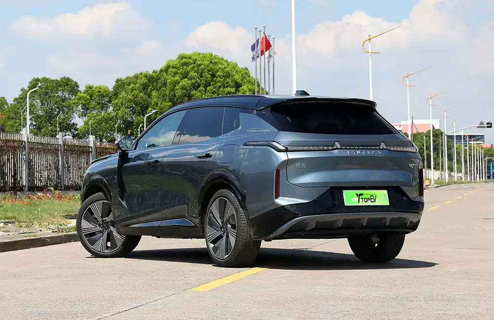 2025 Lynk & Co 08 EM-P
