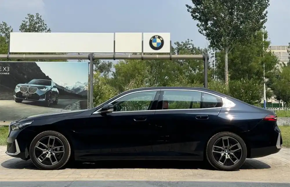 BMW i5 2024 eDrive35L usado com pacote de luxo