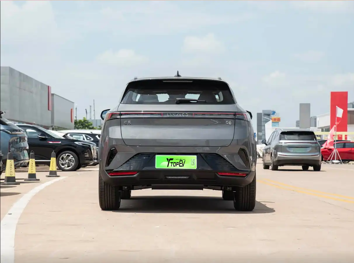 2026 LYNK&CO 06 Relive