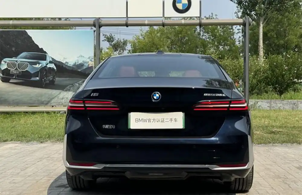 BMW i5 2024 eDrive35L usado com pacote de luxo