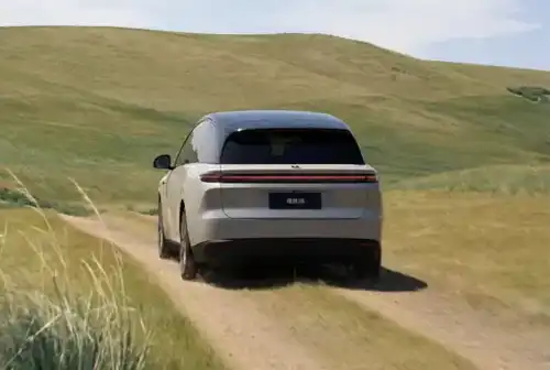 Tesla Model Y Long Range vs. Li Auto i8: Qual é a melhor escolha para um SUV elétrico puro de £ 43.000?