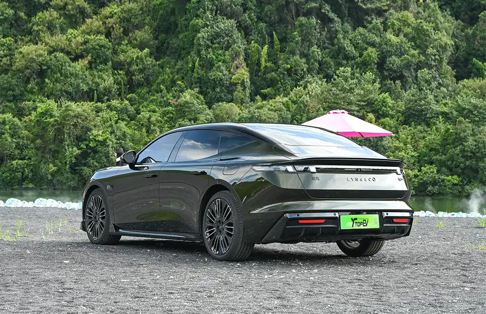 Lynk & Co 10 EM-P 2025