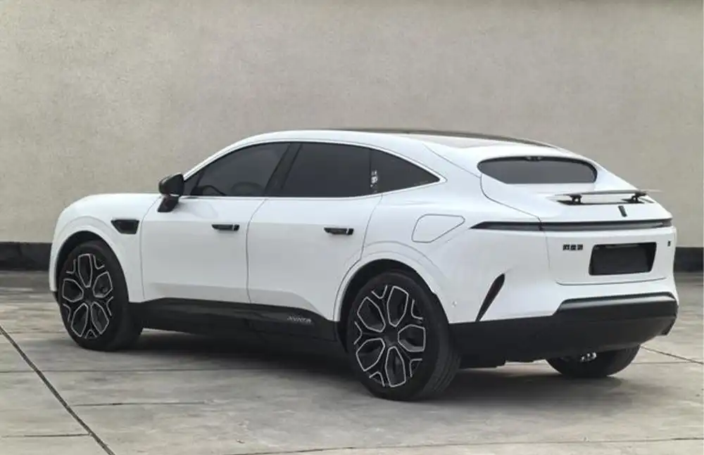 AVATR 11 usado, modelo 2022, edição de luxo com motor duplo de longo alcance e 5 lugares