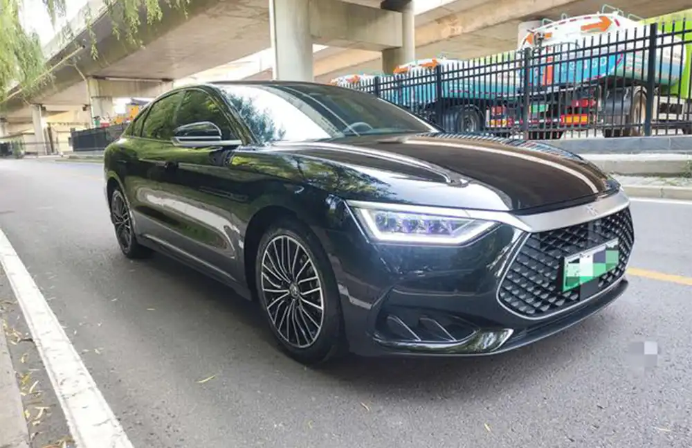 BYD Han DM 2024 usado, modelo DM-i Glory Edition, 121 km, acabamento Premium