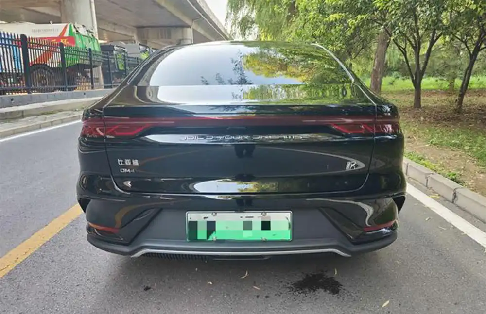 BYD Han DM 2024 usado, modelo DM-i Glory Edition, 121 km, acabamento Premium