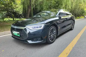 BYD Han DM 2024 usado, modelo DM-i Glory Edition, 121 km, acabamento Premium