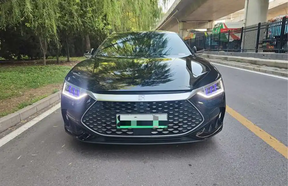 BYD Han DM 2024 usado, modelo DM-i Glory Edition, 121 km, acabamento Premium