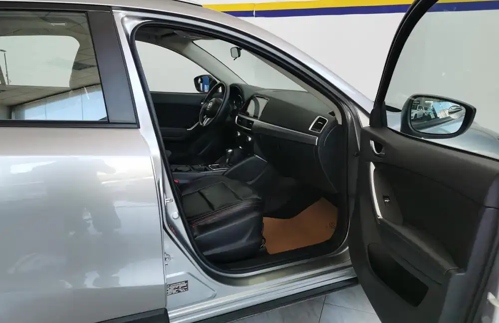 Mazda CX-5 usado, modelo 2015, 2.0 L, transmisión automática, tracción delantera, acabado Urban.