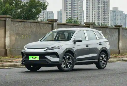 Presentación de los nuevos modelos BYD Song L/Song Pro DM-i, cuyo lanzamiento está previsto para el 16 de octubre.