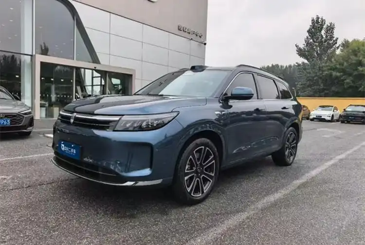 AITO M7 2024 usado, modelo Ultra de cinco plazas con tracción total y edición de conducción inteligente.