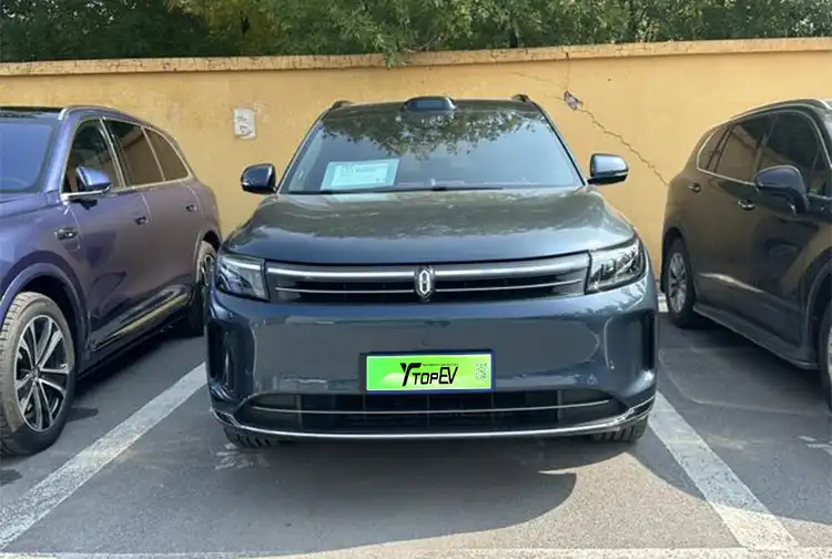 AITO M7 2024 usado, modelo Ultra de cinco plazas con tracción total y edición de conducción inteligente.