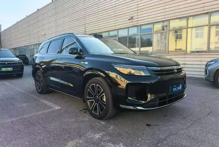 AITO M7 2024 usado, modelo Ultra de cinco plazas con tracción total y edición de conducción inteligente.