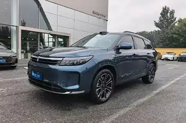 AITO M7 2024 usado, modelo Ultra de cinco plazas con tracción total y edición de conducción inteligente.