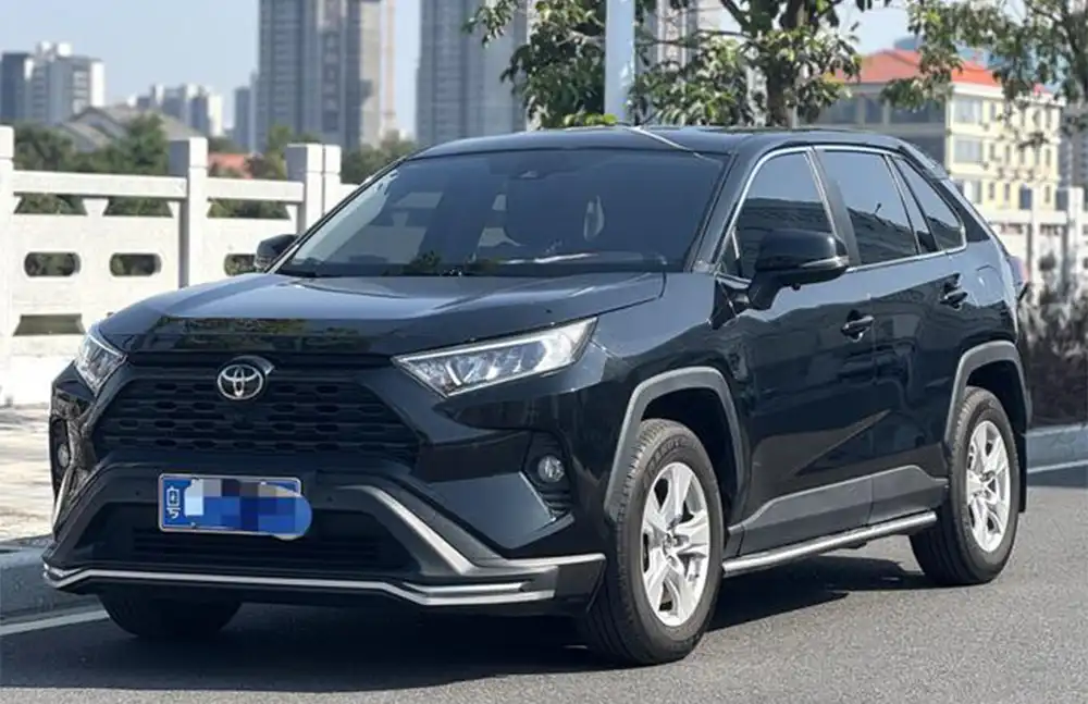 Toyota RAV4 2023 usado, modelo 2.0L CVT, tracción delantera, edición urbana.