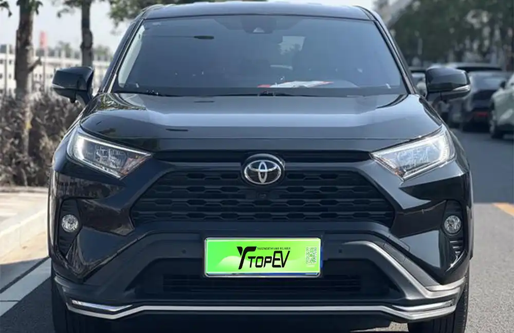 Toyota RAV4 2023 usado, modelo 2.0L CVT, tracción delantera, edición urbana.