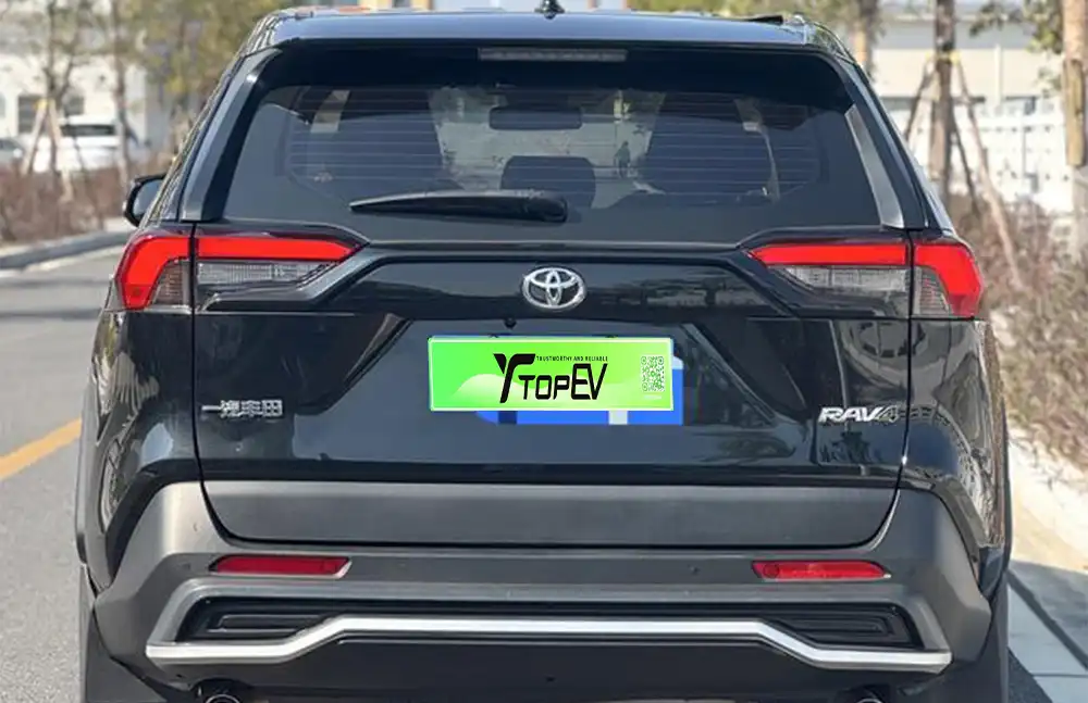 Toyota RAV4 2023 usado, modelo 2.0L CVT, tracción delantera, edición urbana.