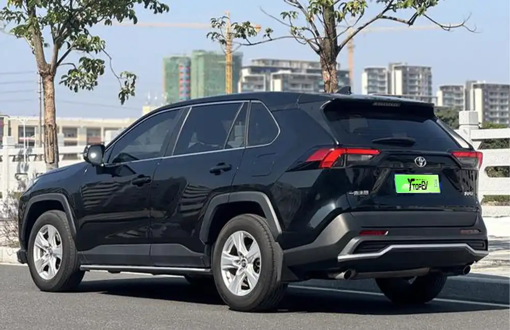 Toyota RAV4 2023 usado, modelo 2.0L CVT, tracción delantera, edición urbana.