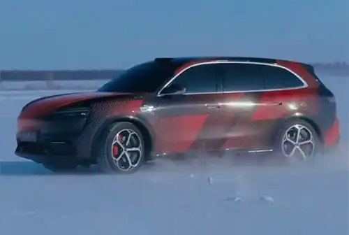 ¡Se revelan las fotos espía del AITO M6 en pruebas invernales! Llamativa pintura deportiva en rojo, posicionado entre el M5 y el M7