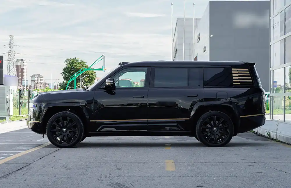 BYD Yangwang U8 L 2025