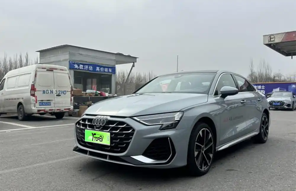 Audi A3L Limousine 35 TFSI Flying Prestige Edition de segunda mano, año 2025