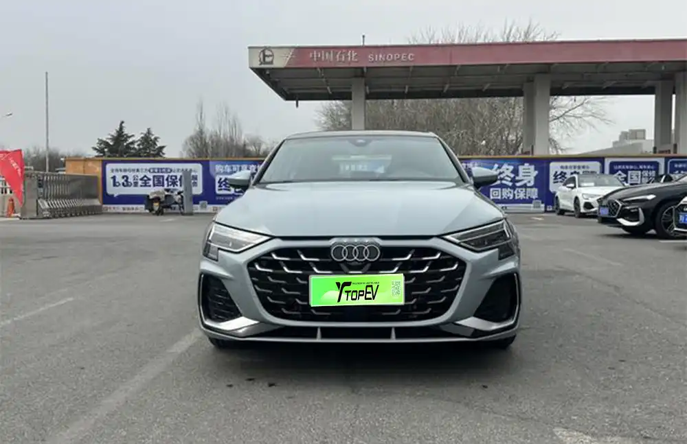 Audi A3L Limousine 35 TFSI Flying Prestige Edition de segunda mano, año 2025