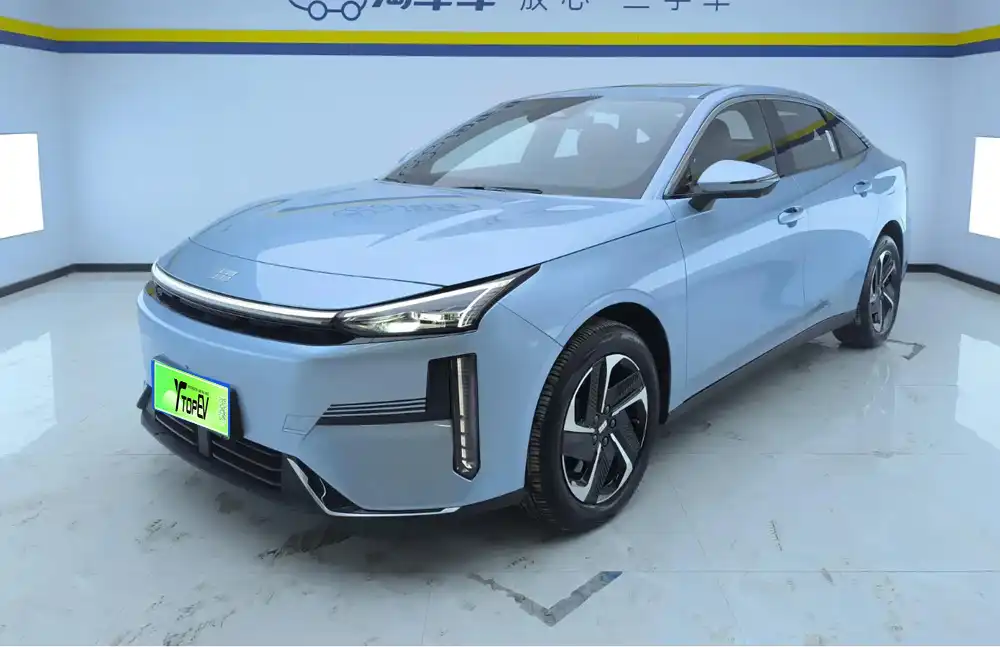 Geely Galaxy L6 2025 usado, modelo 1.5 EM-i DHT 140 km, edición Starcraft.