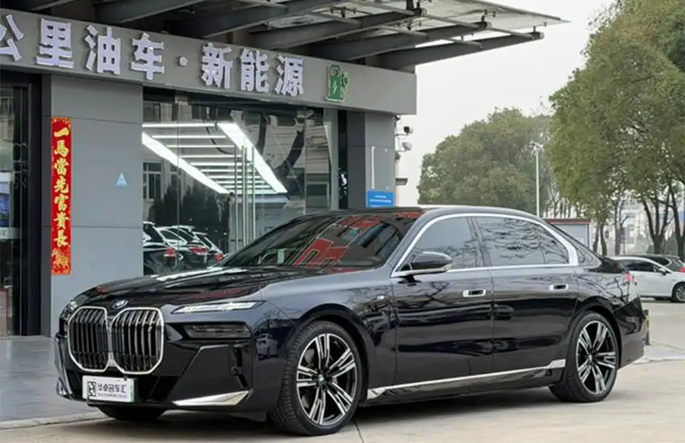 BMW i7 2023 eDrive50L de segunda mano, paquete de lujo.