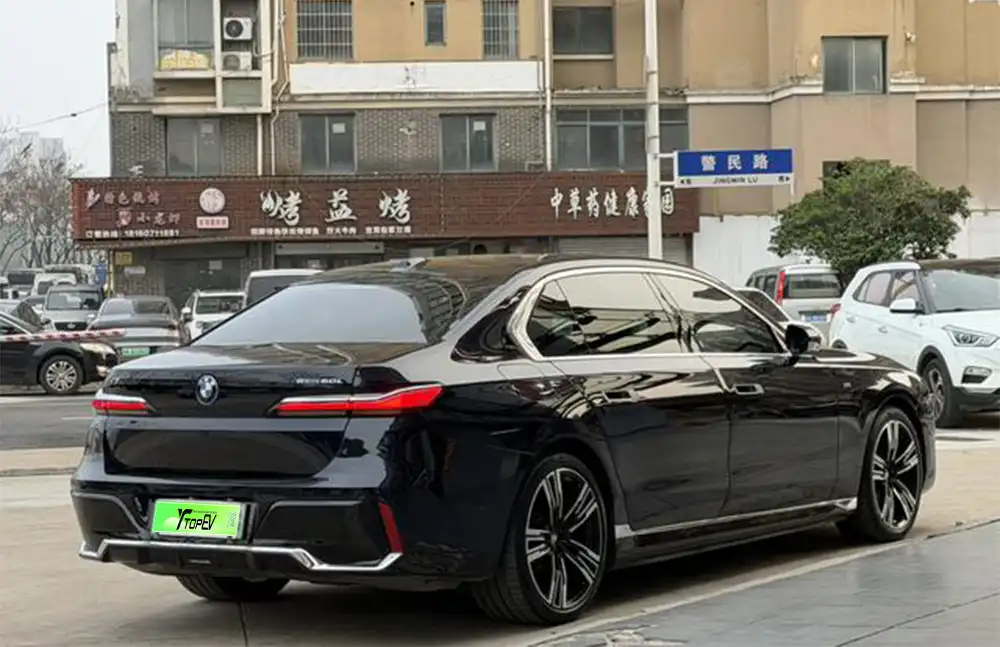 BMW i7 2023 eDrive50L de segunda mano, paquete de lujo.