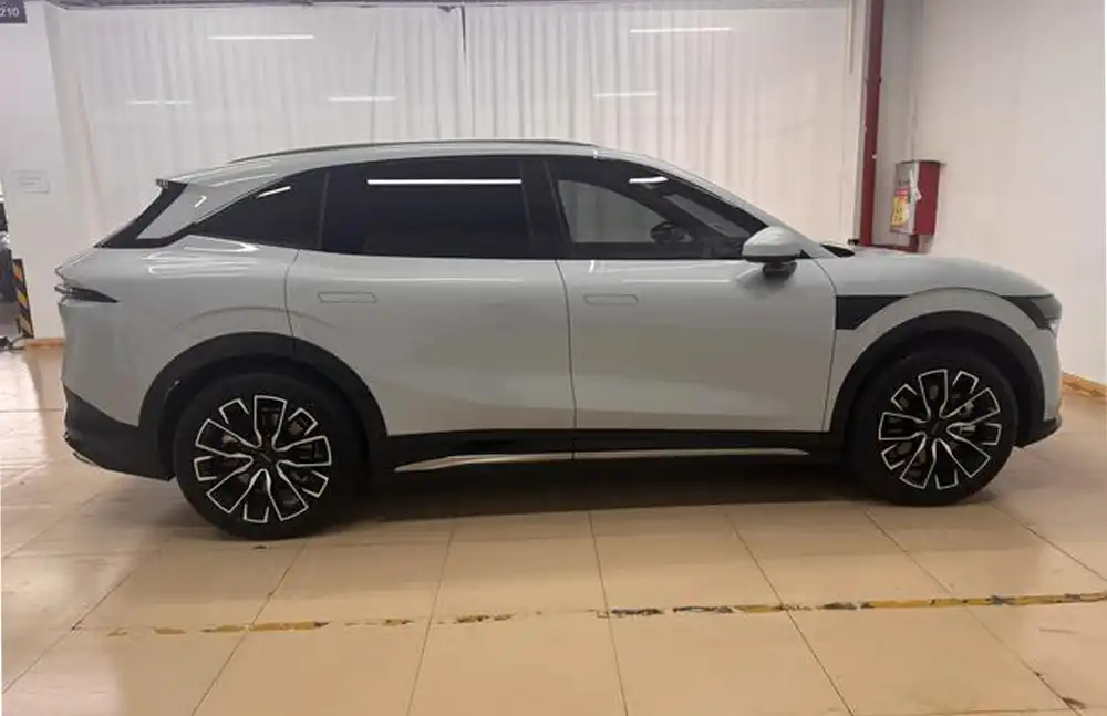 ZEEKR 7X modelo 2025 usado, versión de tracción trasera de largo alcance con batería de 100 kWh y sistema de conducción inteligente.