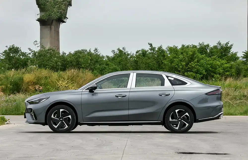 Geely Emgrand i-HEV 2027