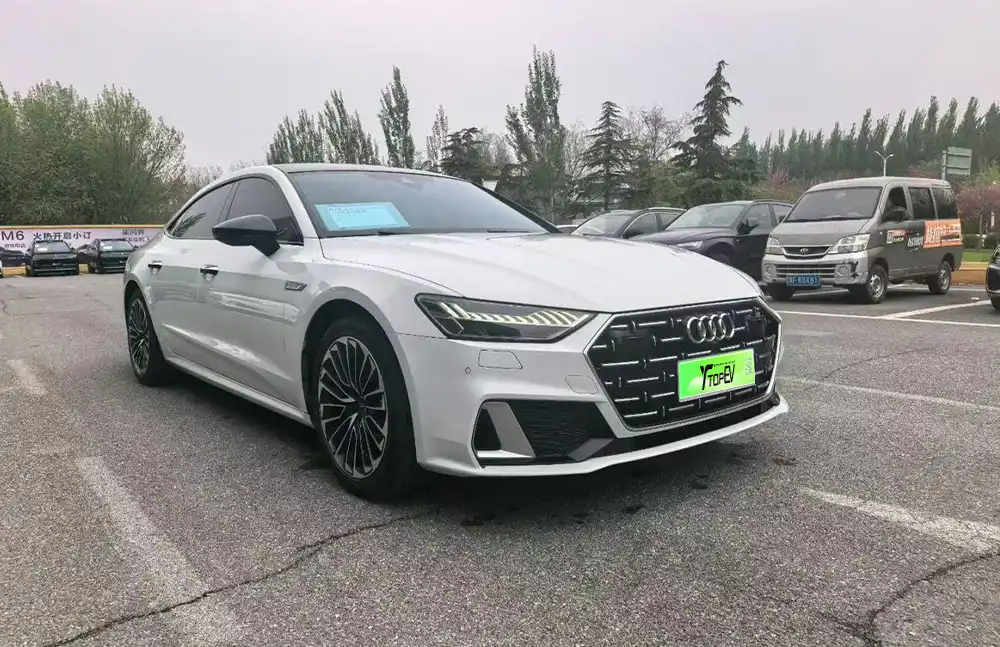 Audi A7L 45 TFSI S-line “Dreaming of Youth” Edition, año 2022, usado