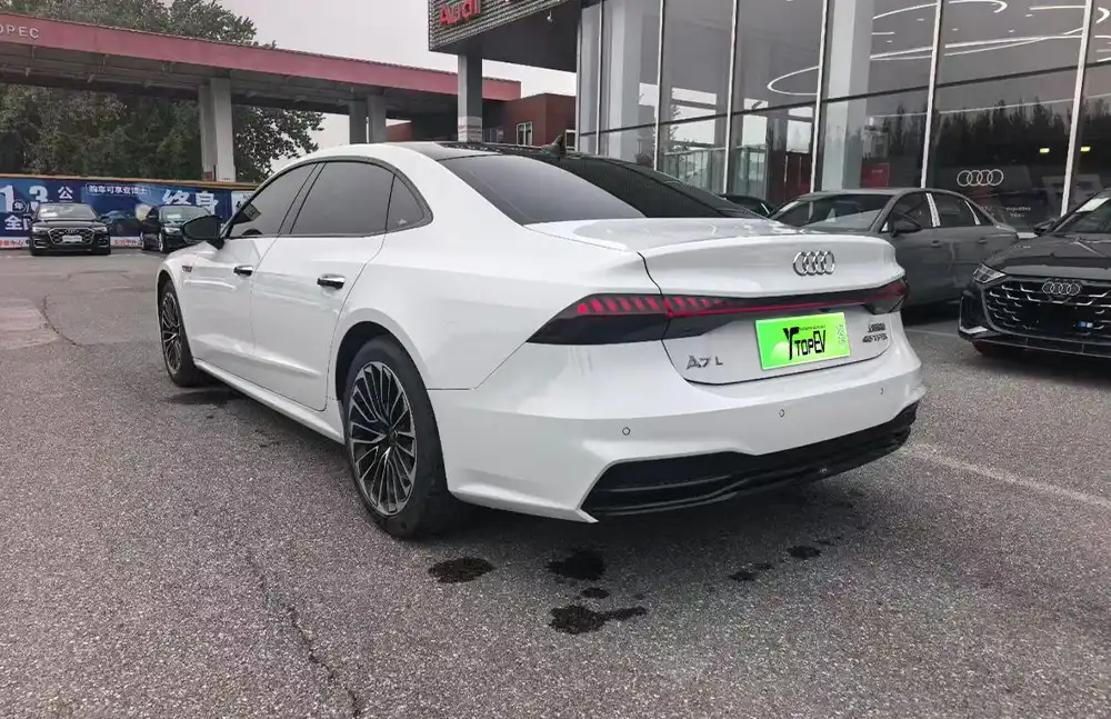 Audi A7L 45 TFSI S-line “Dreaming of Youth” Edition, año 2022, usado