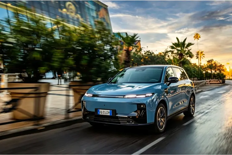 Leapmotor B10 llega a Europa: Comparativa con el Dacia Bigster y el Renault Scenic