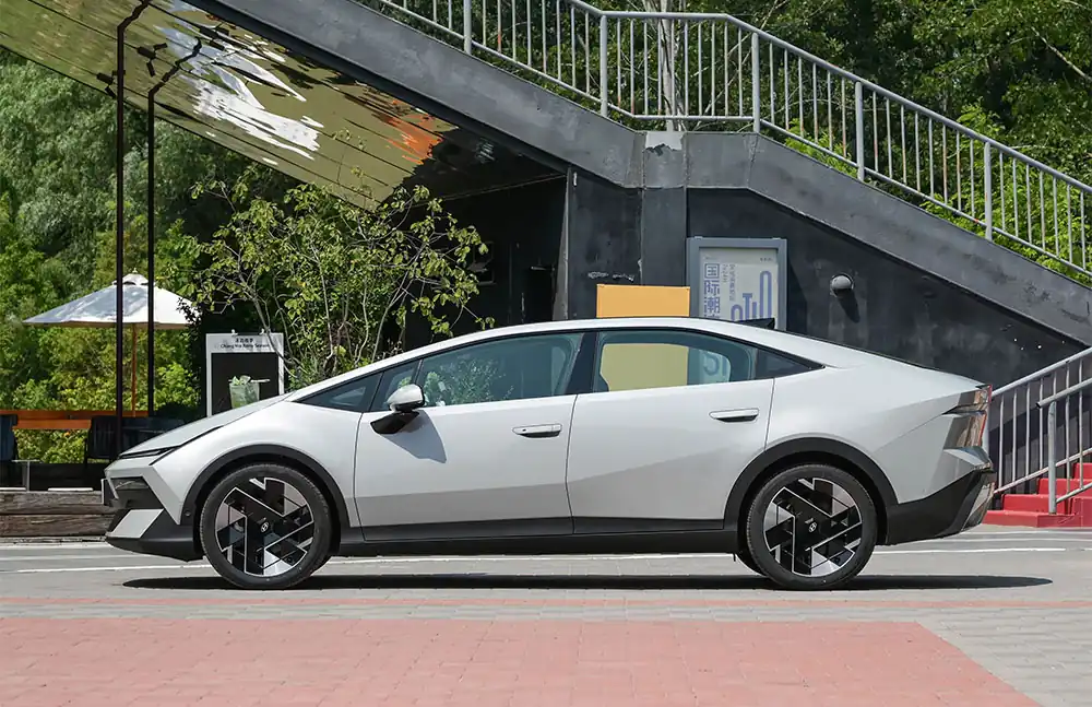 Hyundai IONIQ V 2026