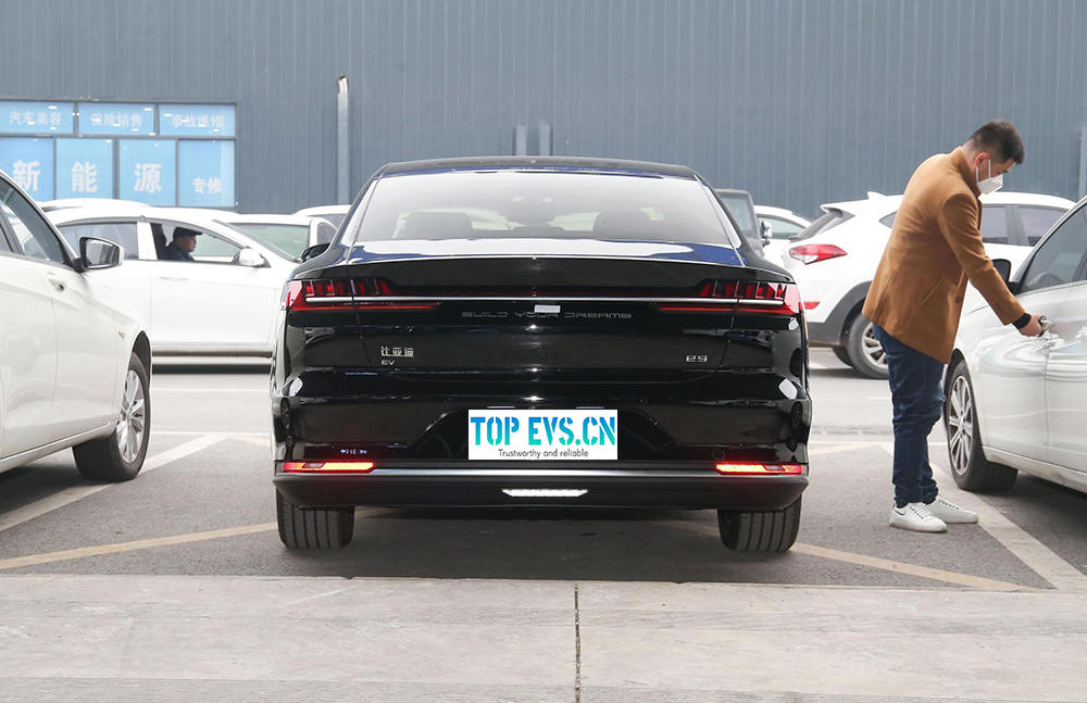 BYD E9